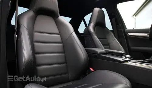 MERCEDES-BENZ Klasa C 63 AMG Performance