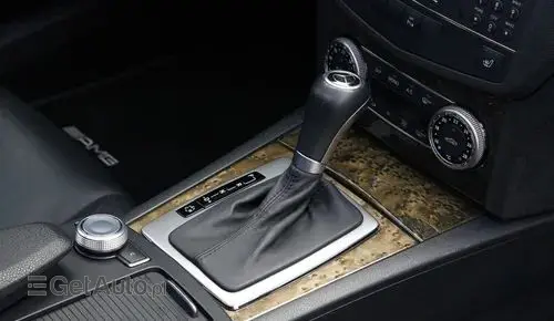 MERCEDES-BENZ Klasa C 63 AMG Performance