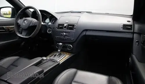 MERCEDES-BENZ Klasa C 63 AMG Performance