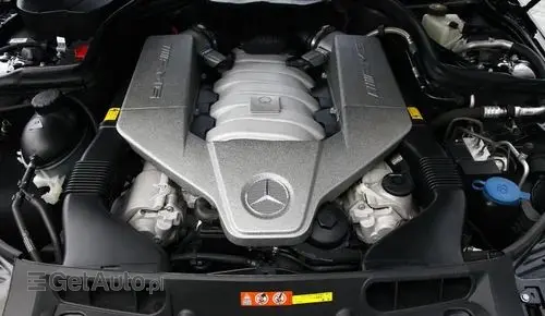 MERCEDES-BENZ Klasa C 63 AMG Performance