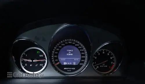 MERCEDES-BENZ Klasa C 63 AMG Performance