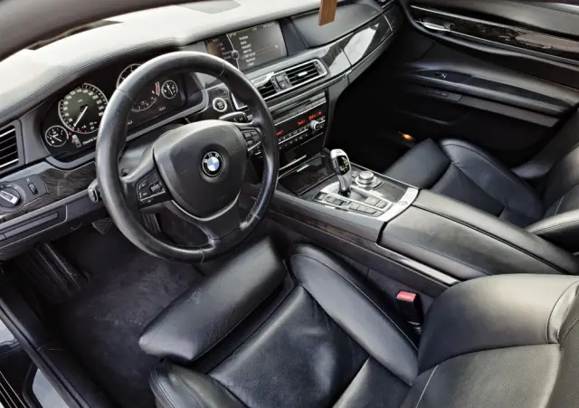 BMW Seria 7 740d