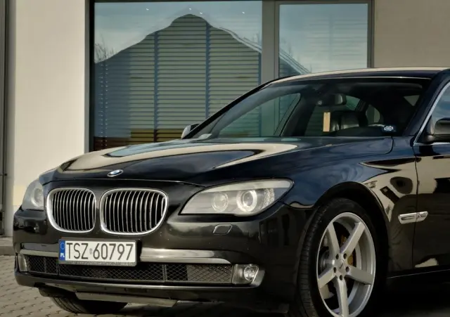 BMW Seria 7 740d
