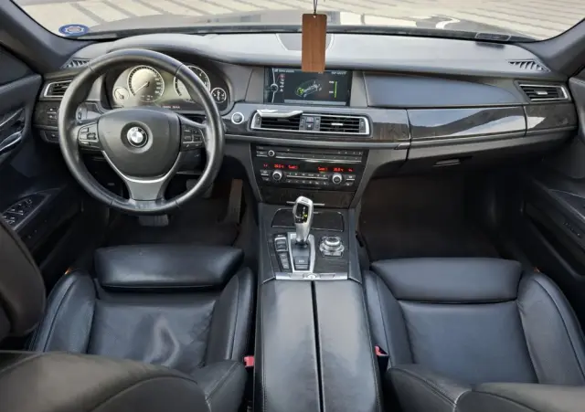 BMW Seria 7 740d