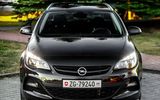 OPEL Astra 1.4 Turbo Edition Sport