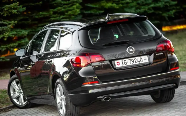 OPEL Astra 1.4 Turbo Edition Sport