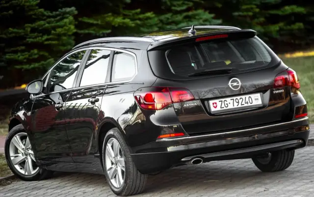 OPEL Astra 1.4 Turbo Edition Sport