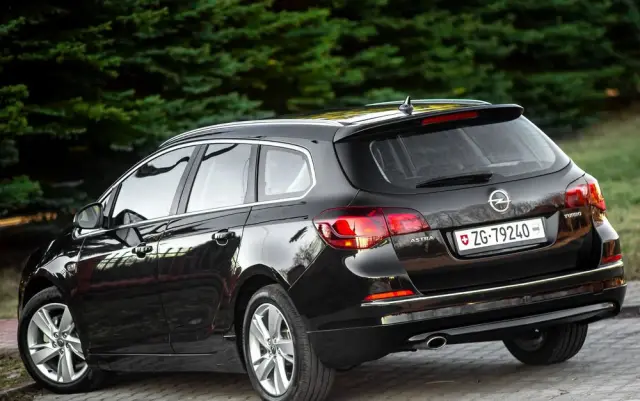 OPEL Astra 1.4 Turbo Edition Sport