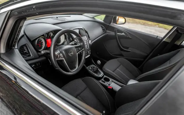 OPEL Astra 1.4 Turbo Edition Sport