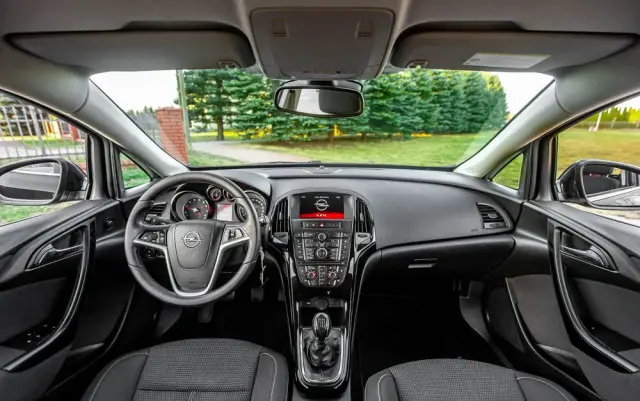 OPEL Astra 1.4 Turbo Edition Sport