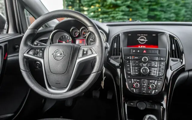 OPEL Astra 1.4 Turbo Edition Sport