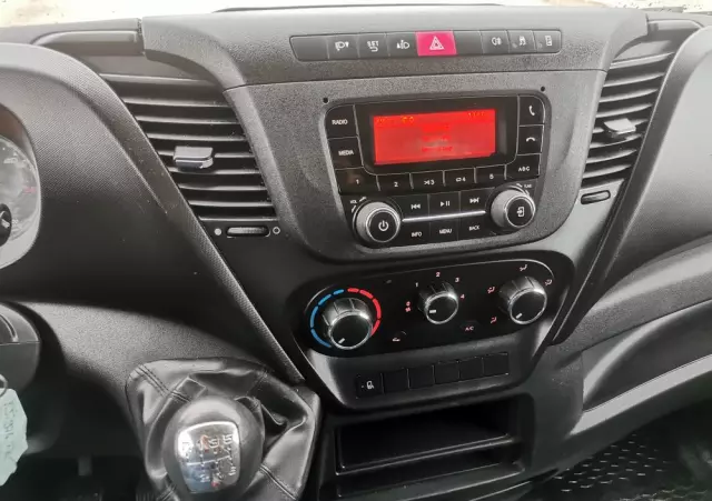 IVECO 3.0-150KM Daily 35C15 Kontener długi rama 35-150 kiper Klimatyzacja długi rozstaw 