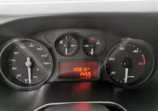 IVECO 3.0-150KM Daily 35C15 Kontener długi rama 35-150 kiper Klimatyzacja długi rozstaw 