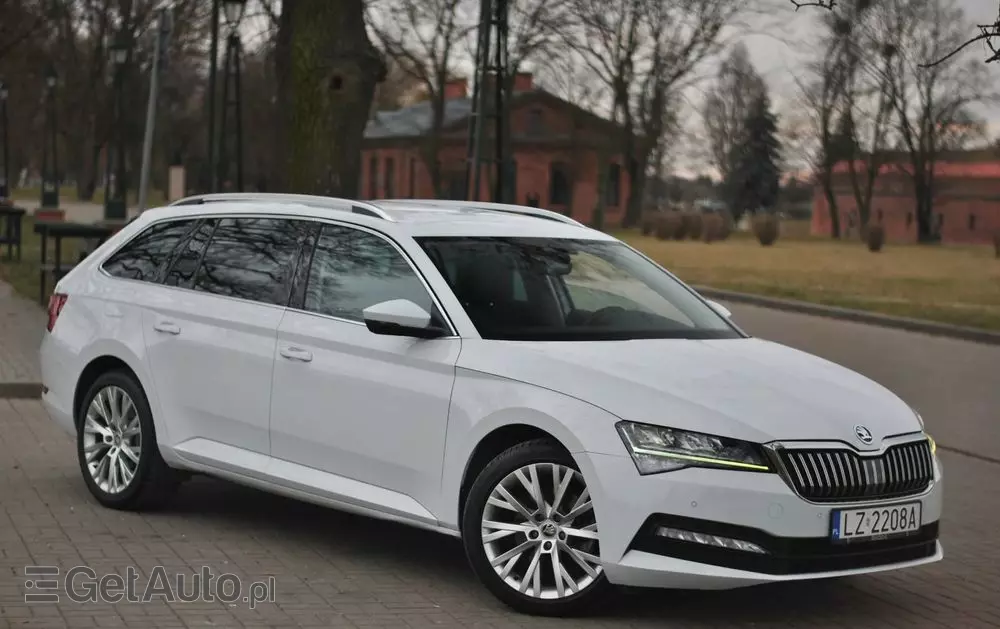 SKODA Superb Combi 2.0 TDI DSG Premium Edition