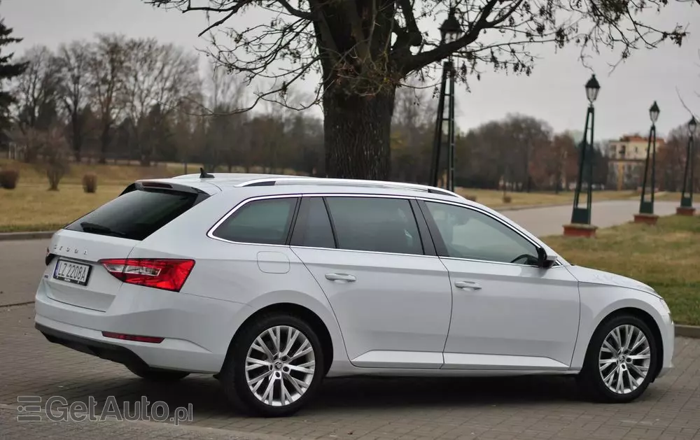 SKODA Superb Combi 2.0 TDI DSG Premium Edition