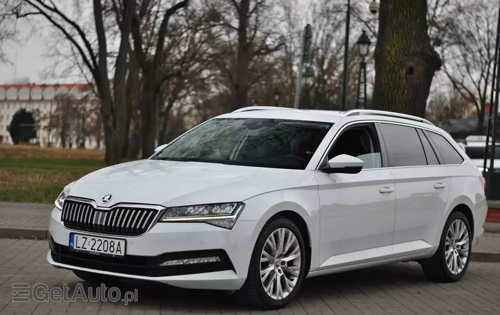 SKODA Superb Combi 2.0 TDI DSG Premium Edition
