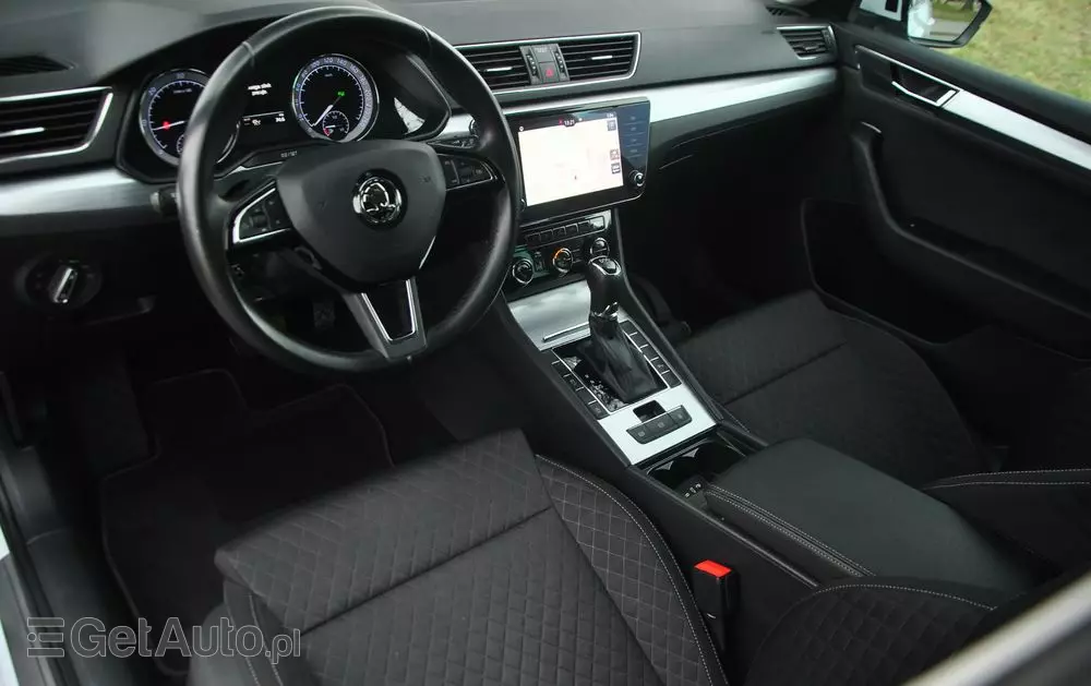 SKODA Superb Combi 2.0 TDI DSG Premium Edition