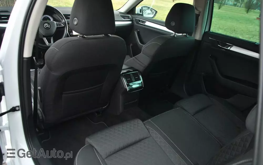 SKODA Superb Combi 2.0 TDI DSG Premium Edition