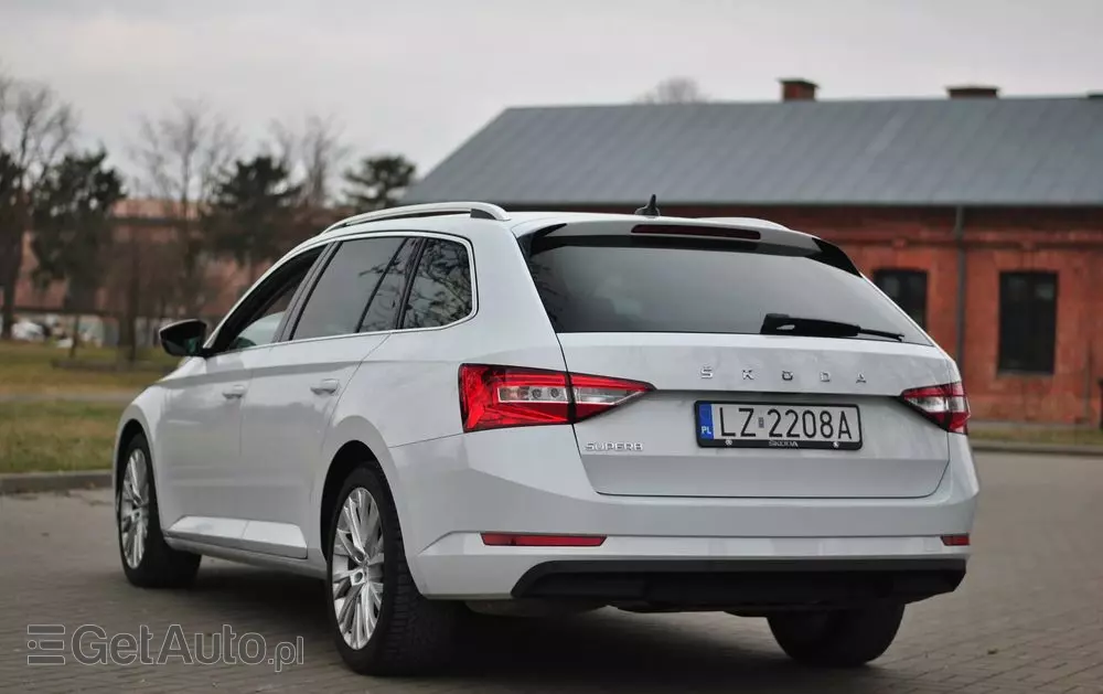 SKODA Superb Combi 2.0 TDI DSG Premium Edition