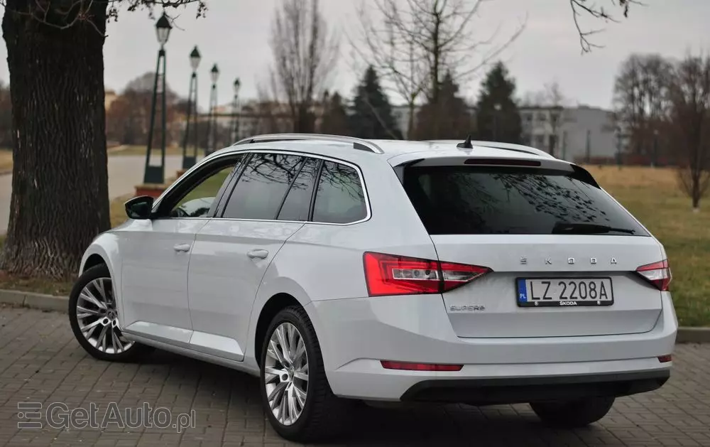 SKODA Superb Combi 2.0 TDI DSG Premium Edition
