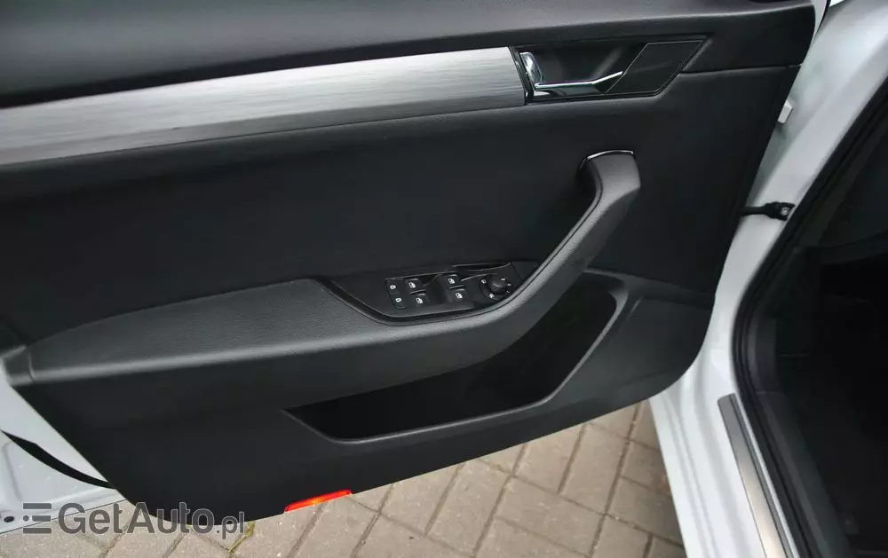 SKODA Superb Combi 2.0 TDI DSG Premium Edition