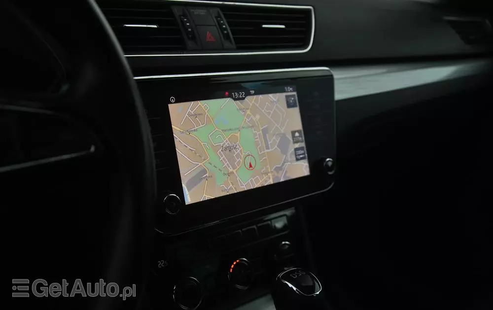 SKODA Superb Combi 2.0 TDI DSG Premium Edition