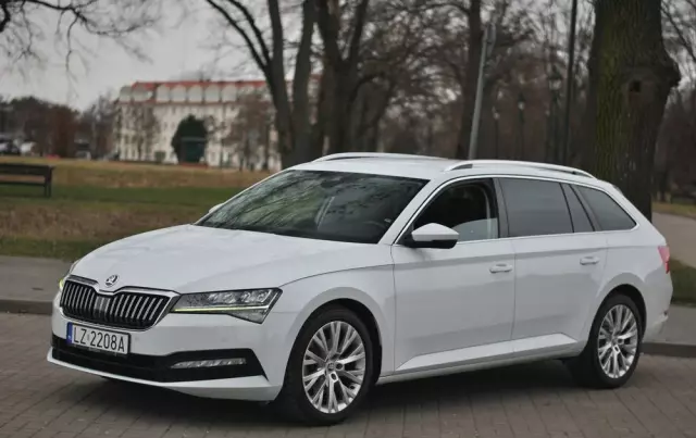 SKODA Superb Combi 2.0 TDI DSG Premium Edition