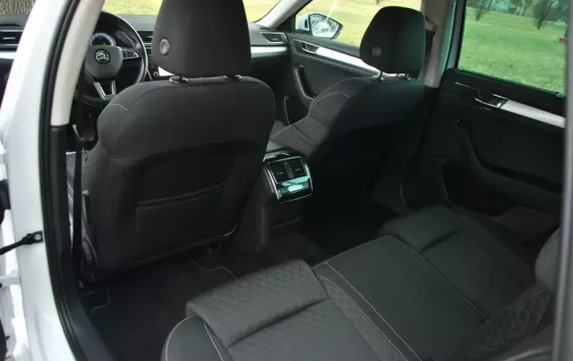 SKODA Superb Combi 2.0 TDI DSG Premium Edition