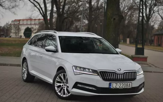 SKODA Superb Combi 2.0 TDI DSG Premium Edition