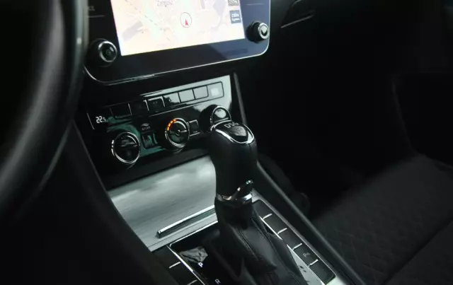 SKODA Superb Combi 2.0 TDI DSG Premium Edition