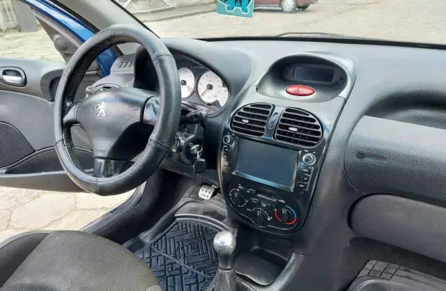 PEUGEOT 206 