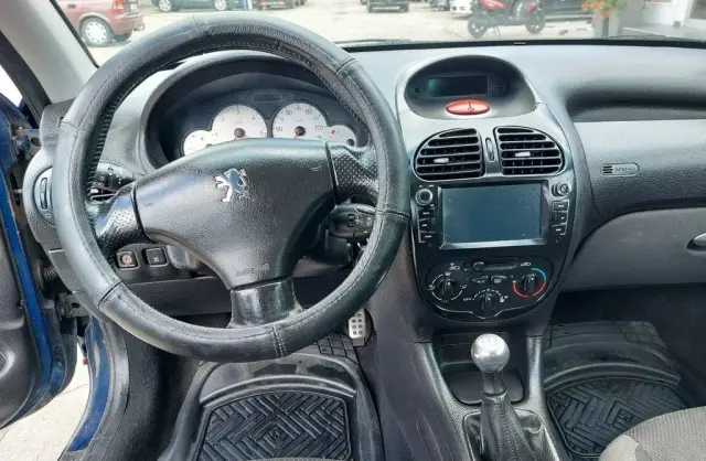 PEUGEOT 206 