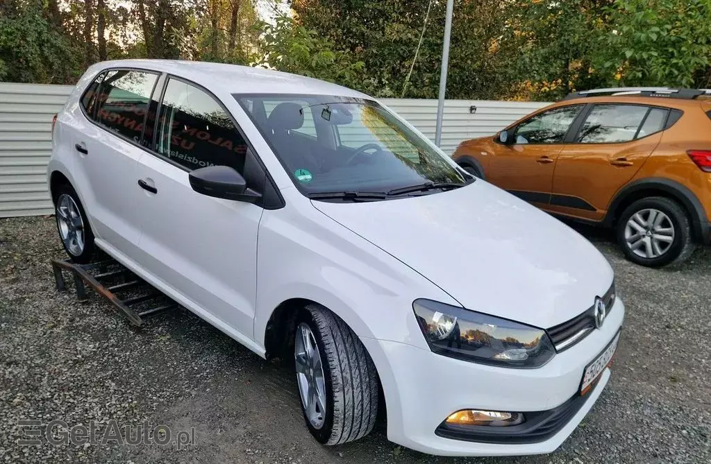VOLKSWAGEN Polo 