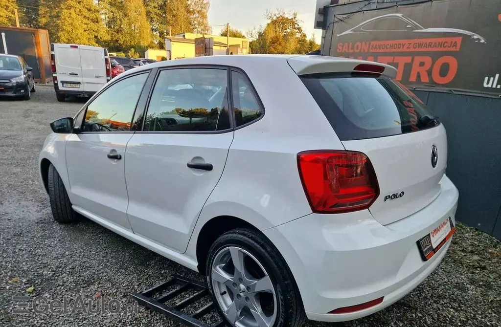 VOLKSWAGEN Polo 