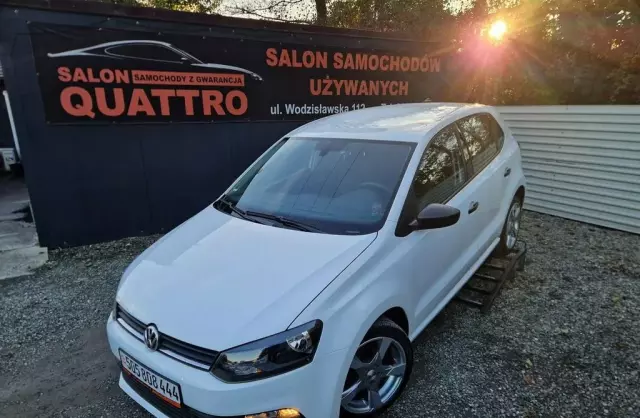 VOLKSWAGEN Polo 