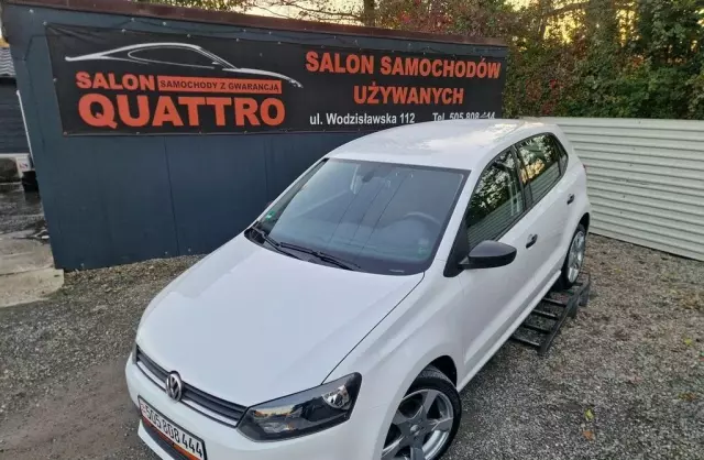 VOLKSWAGEN Polo 