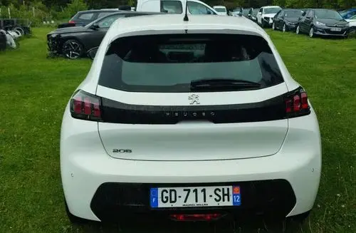 PEUGEOT 208 