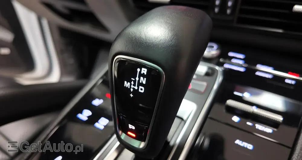 PORSCHE Cayenne Coupe E-Hybrid Platinum Edition