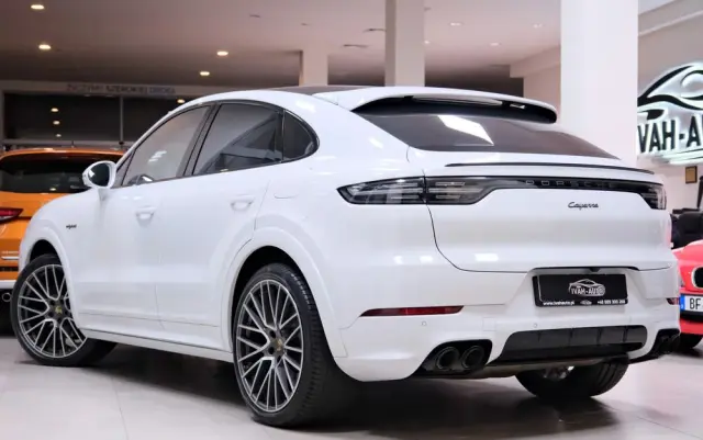 PORSCHE Cayenne Coupe E-Hybrid Platinum Edition