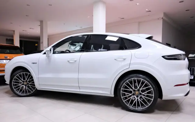 PORSCHE Cayenne Coupe E-Hybrid Platinum Edition