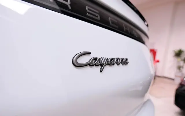 PORSCHE Cayenne Coupe E-Hybrid Platinum Edition