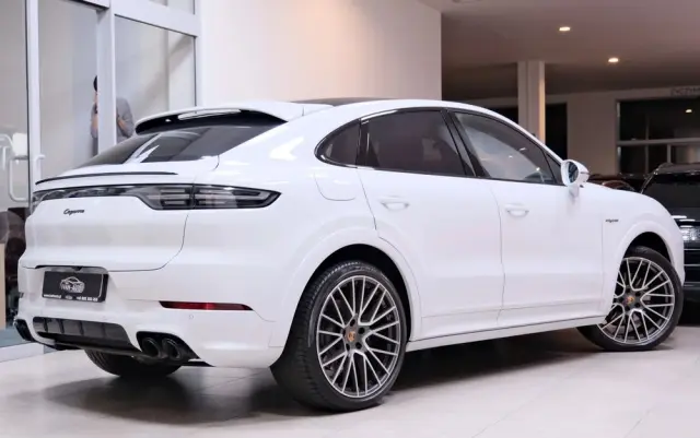 PORSCHE Cayenne Coupe E-Hybrid Platinum Edition