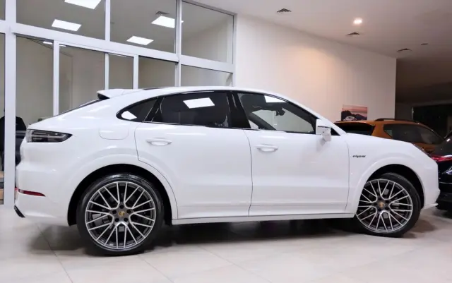 PORSCHE Cayenne Coupe E-Hybrid Platinum Edition