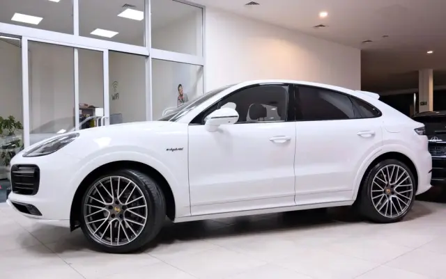 PORSCHE Cayenne Coupe E-Hybrid Platinum Edition