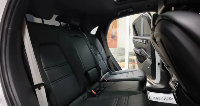 PORSCHE Cayenne Coupe E-Hybrid Platinum Edition