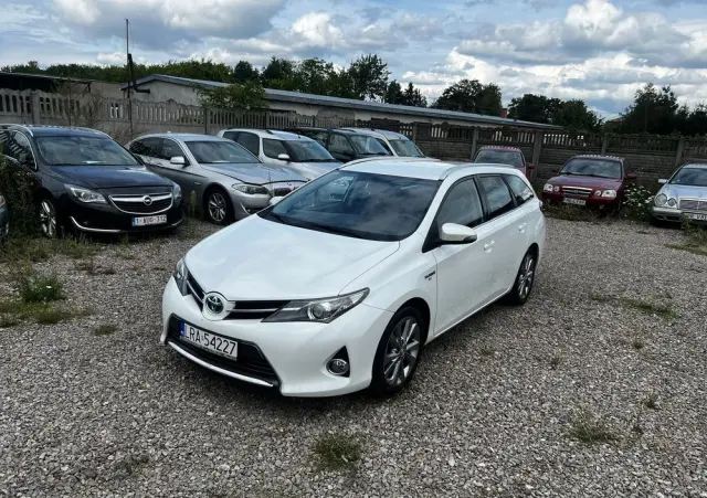 TOYOTA Auris 
