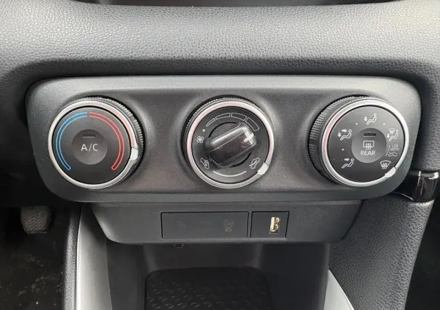 TOYOTA Yaris 1.5 Comfort