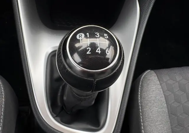 TOYOTA Yaris 1.5 Comfort