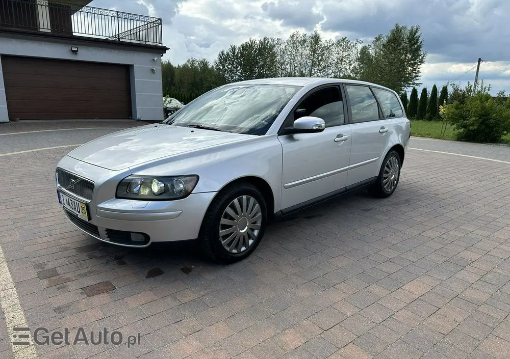 VOLVO V50 