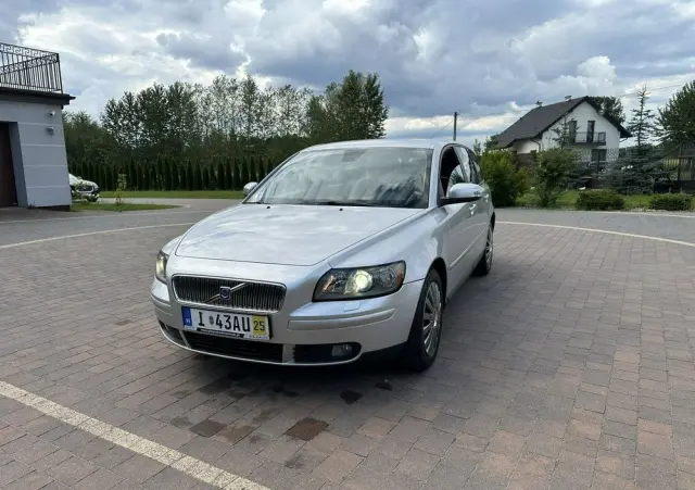 VOLVO V50 